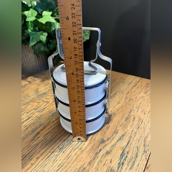 BENTO BOX, 5-piece set in white and navy enamel with stand and lid. - Picture 2 of 9